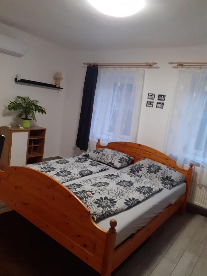 Oazis Apartman Шарошпатак Экстерьер фото