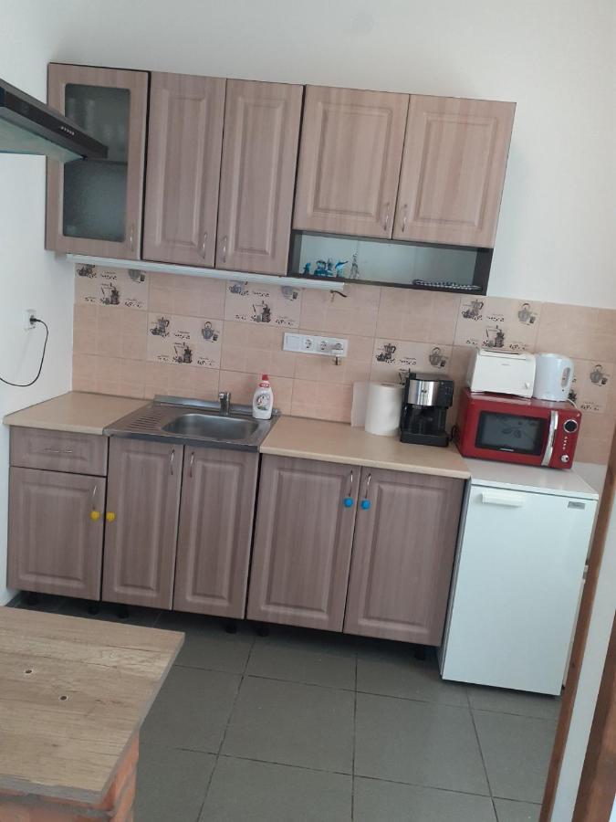 Oazis Apartman Шарошпатак Экстерьер фото