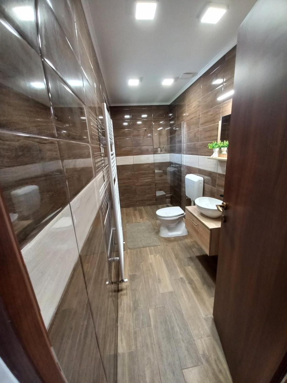 Oazis Apartman Шарошпатак Экстерьер фото