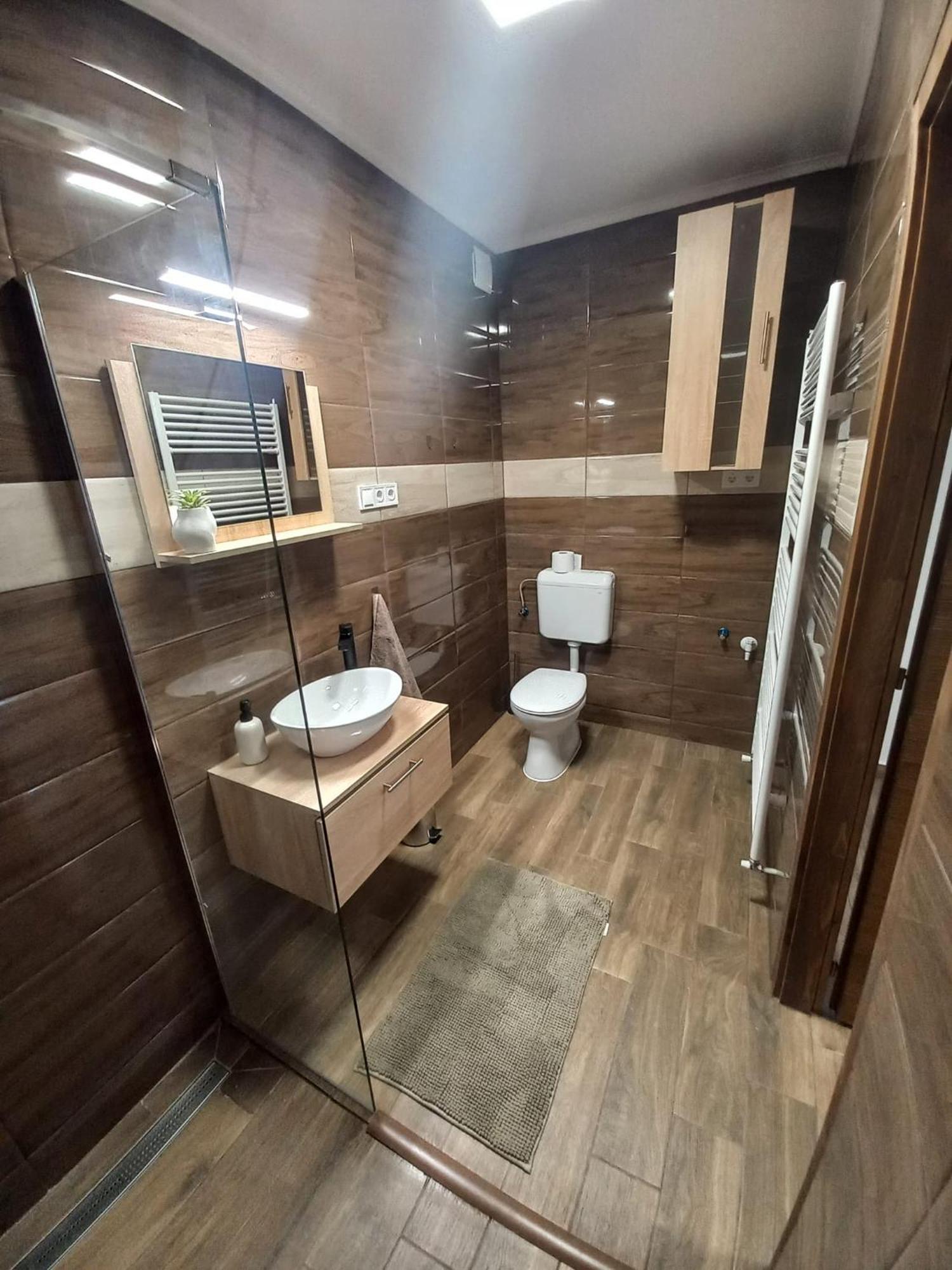 Oazis Apartman Шарошпатак Экстерьер фото