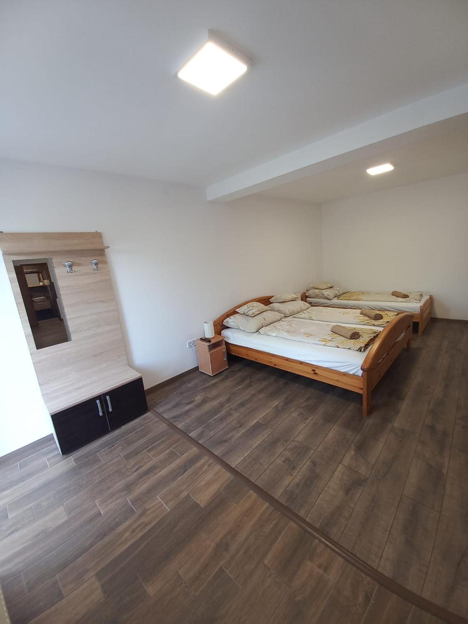 Oazis Apartman Шарошпатак Экстерьер фото