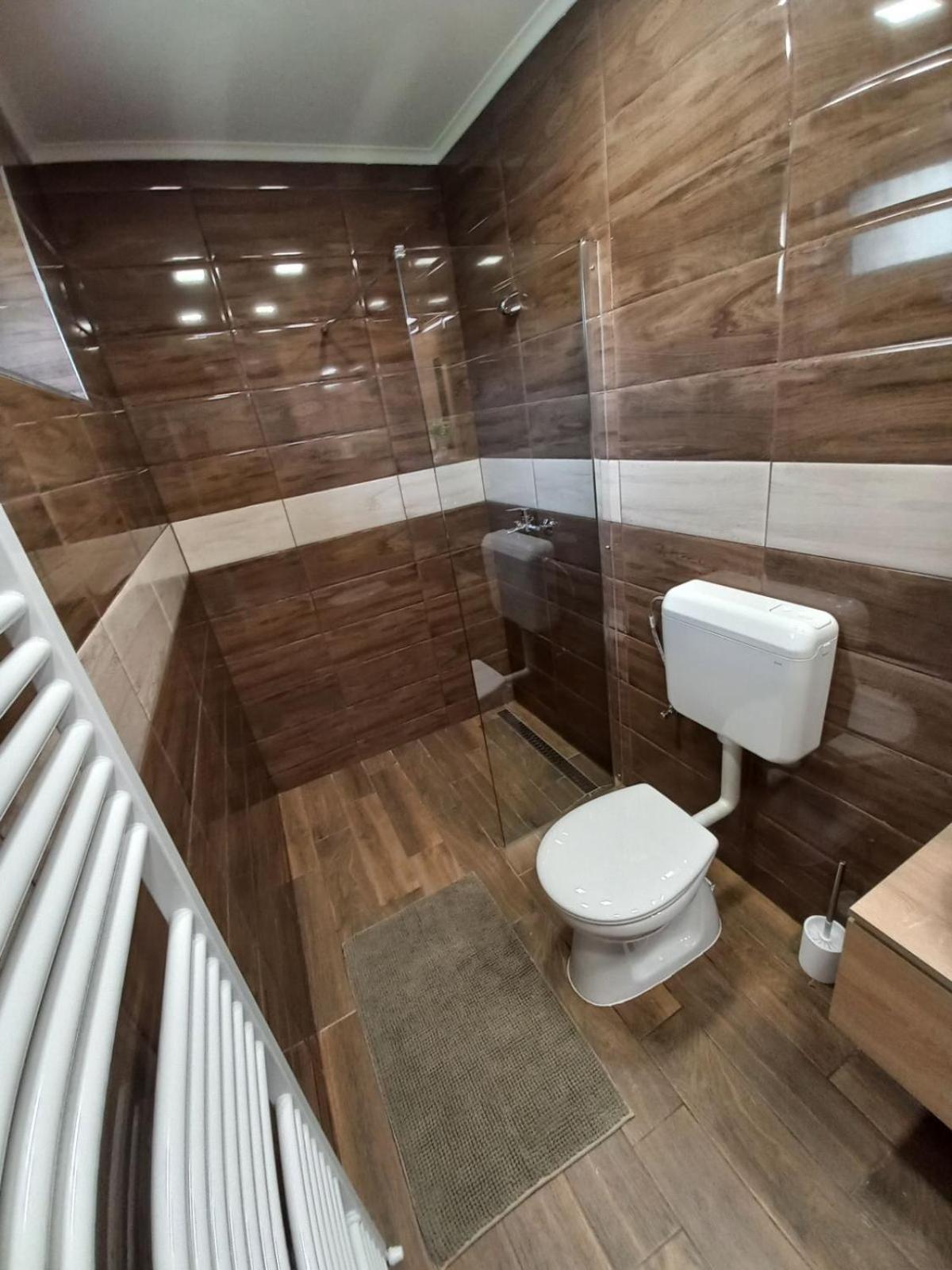 Oazis Apartman Шарошпатак Экстерьер фото