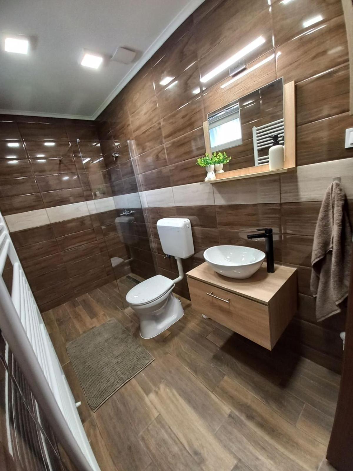 Oazis Apartman Шарошпатак Экстерьер фото